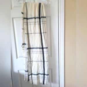 Old Navy White Cream & Grey Plaid Blanket Scarf